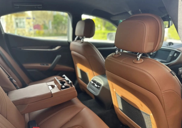 Maserati Ghibli cena 145000 przebieg: 74000, rok produkcji 2015 z Warszawa małe 106